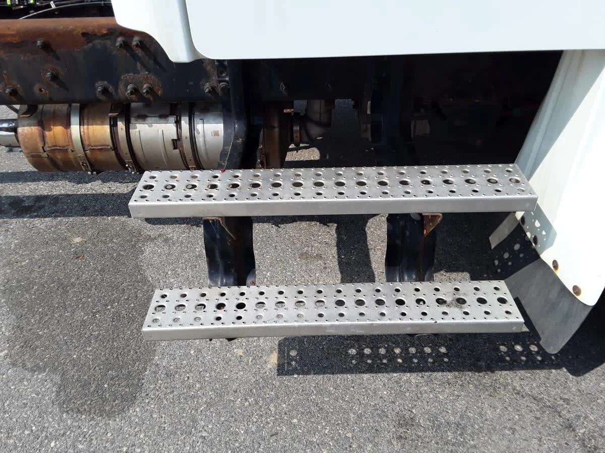 2018 Freightliner M2 106 - image 12