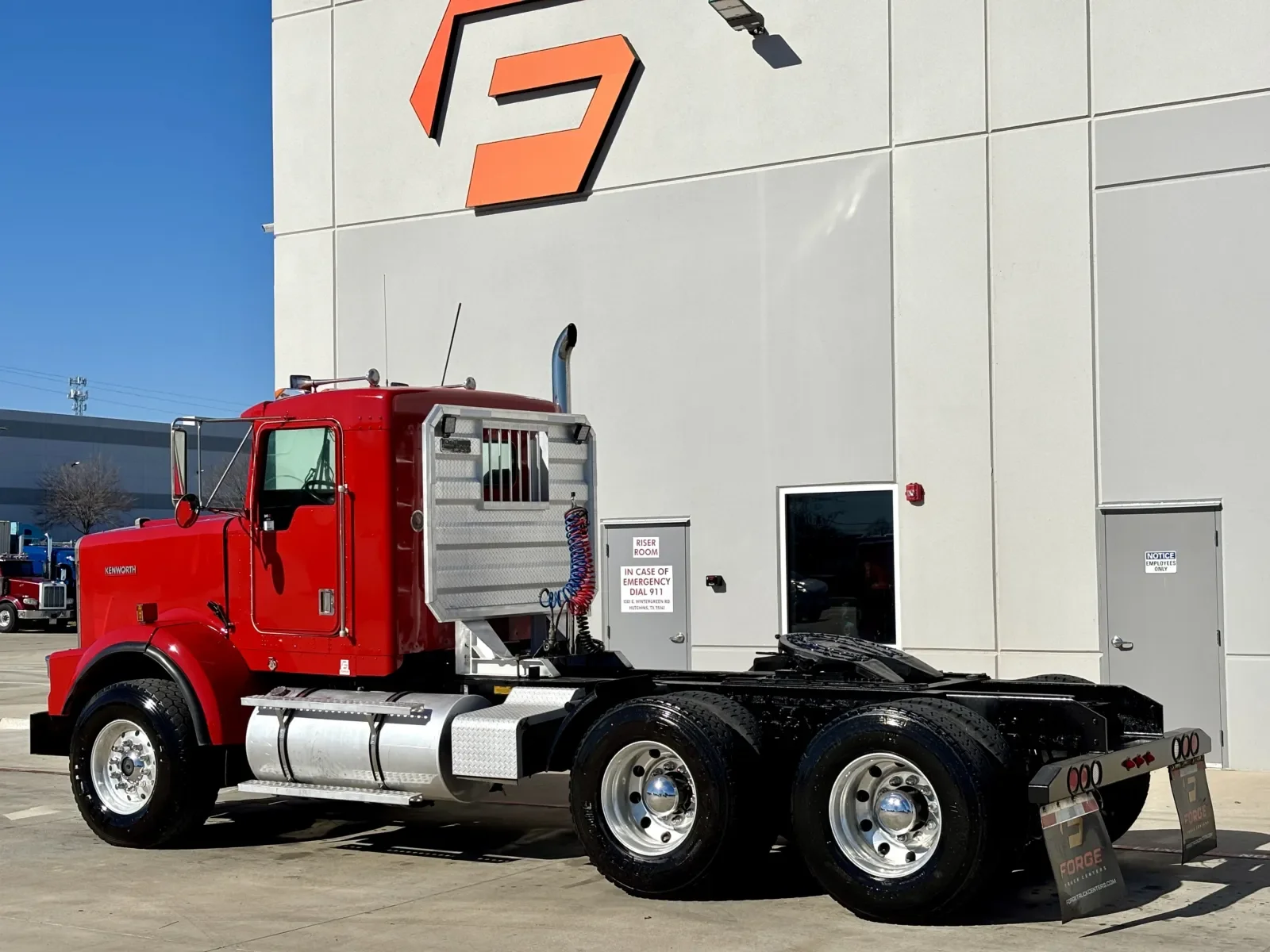 1999 Kenworth T800 - image 6