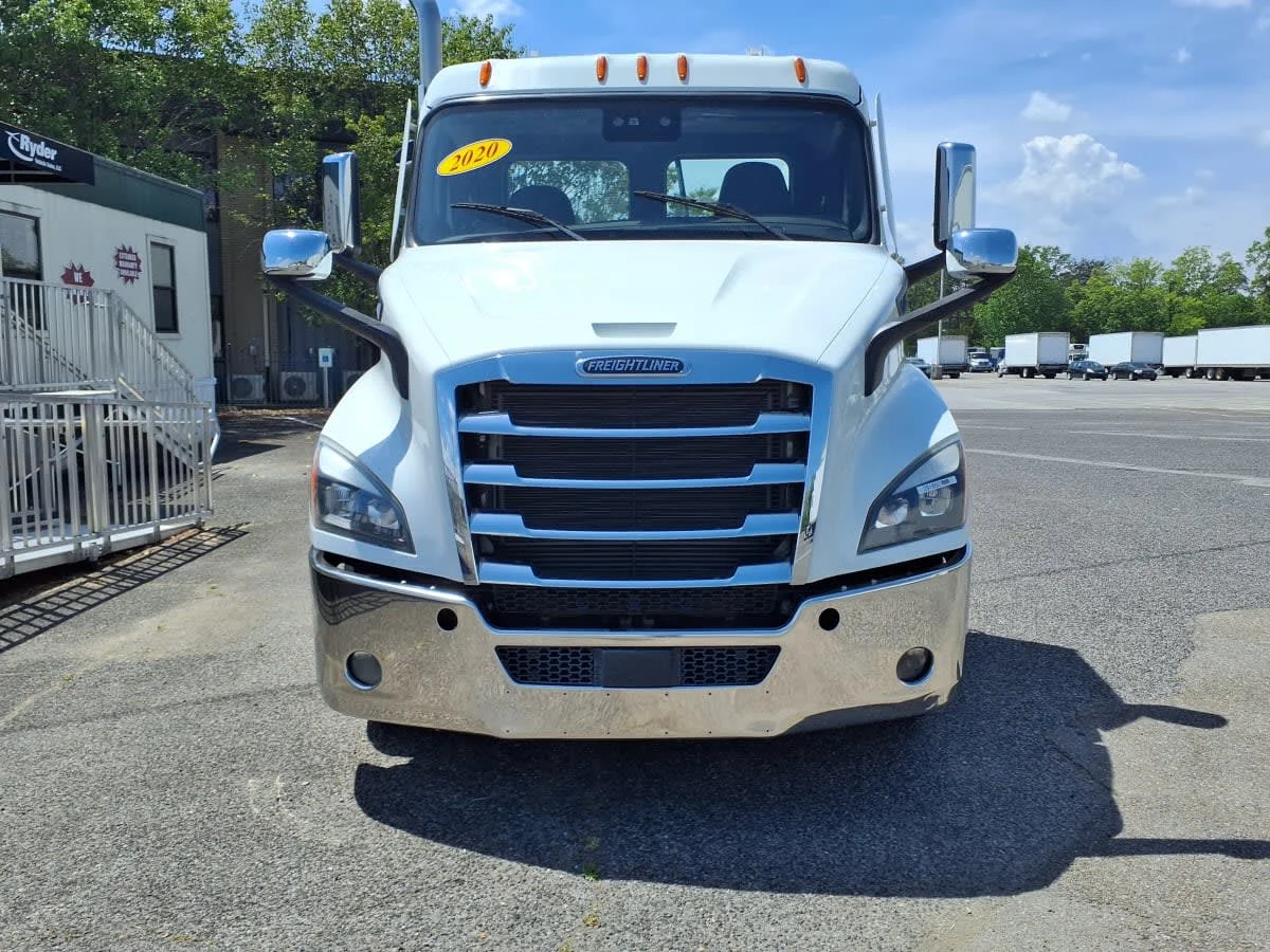 2020 Freightliner Cascadia in Knoxville, TN — photo 2