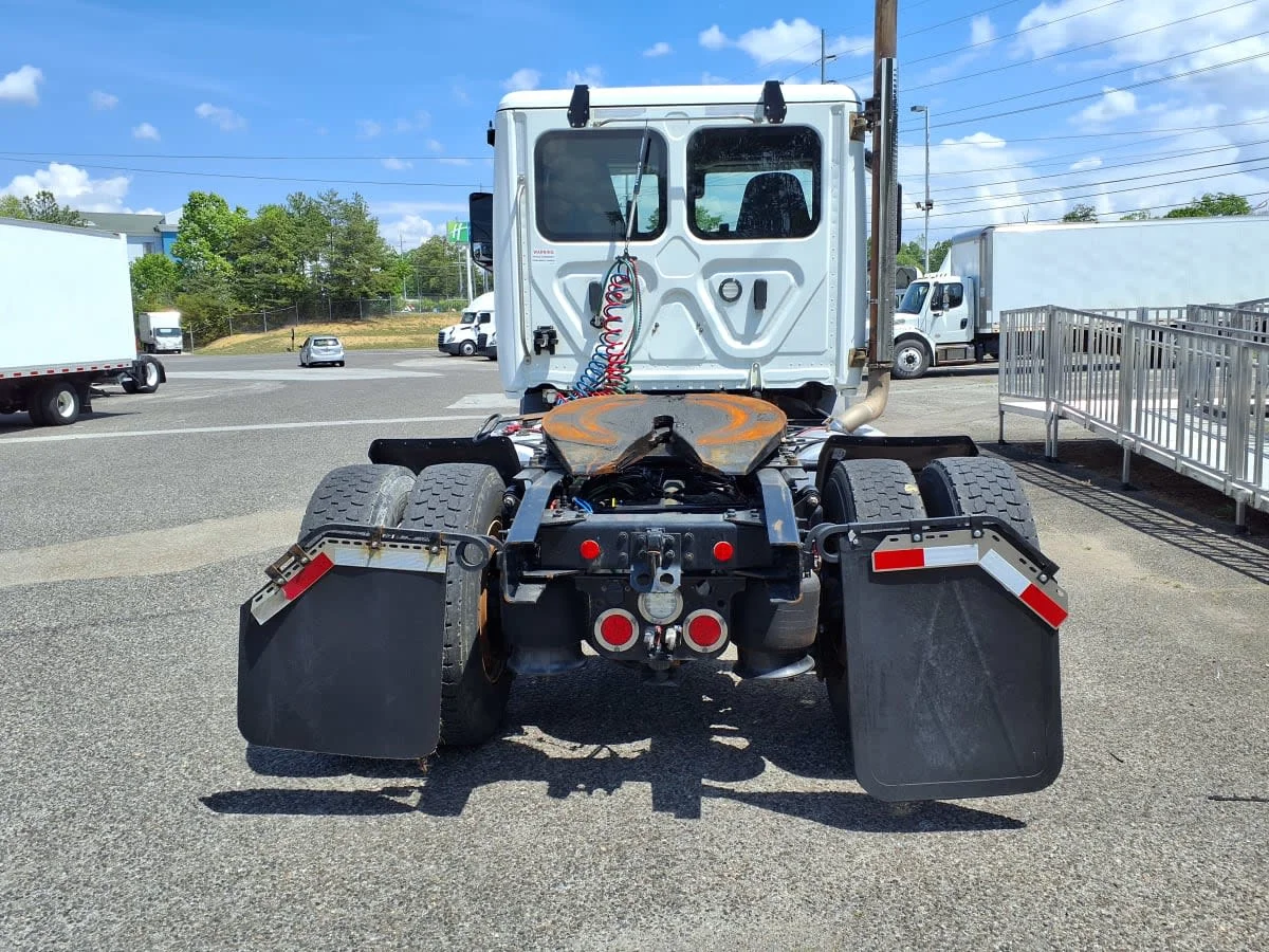 2020 Freightliner Cascadia in Knoxville, TN — photo 5
