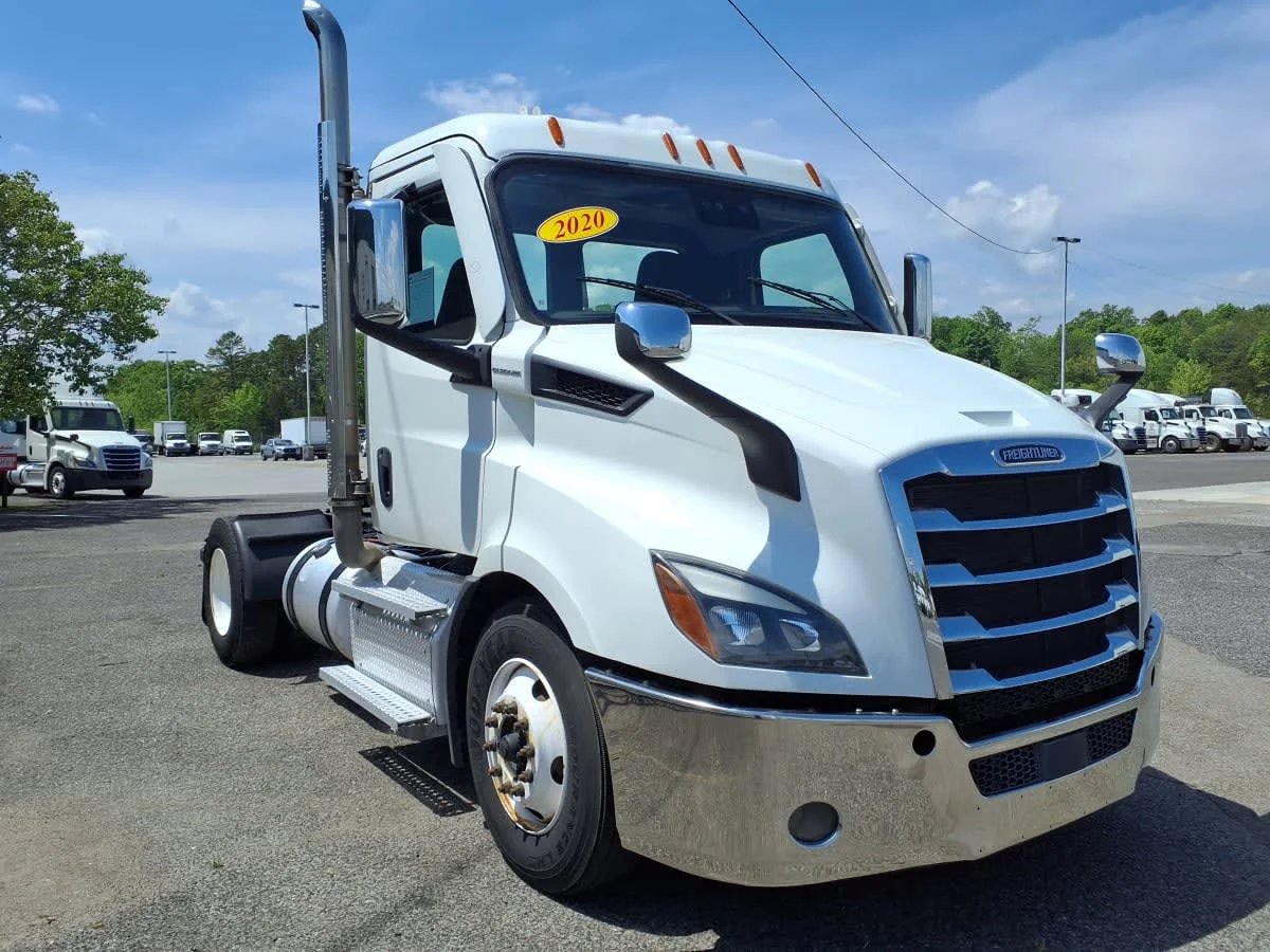 2020 Freightliner Cascadia in Knoxville, TN — photo 3