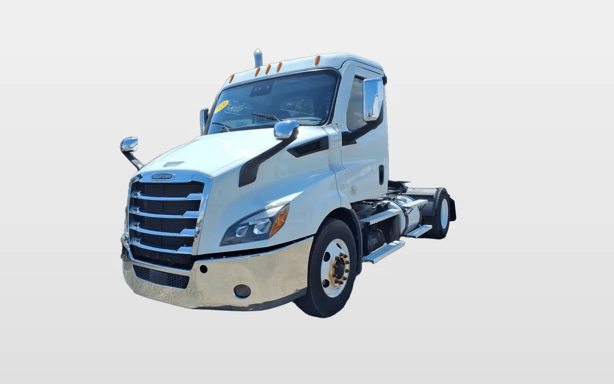 2020 Freightliner Cascadia - image 1
