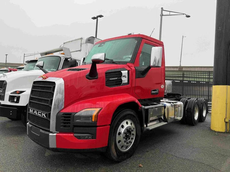 2027 Mack Pinnacle