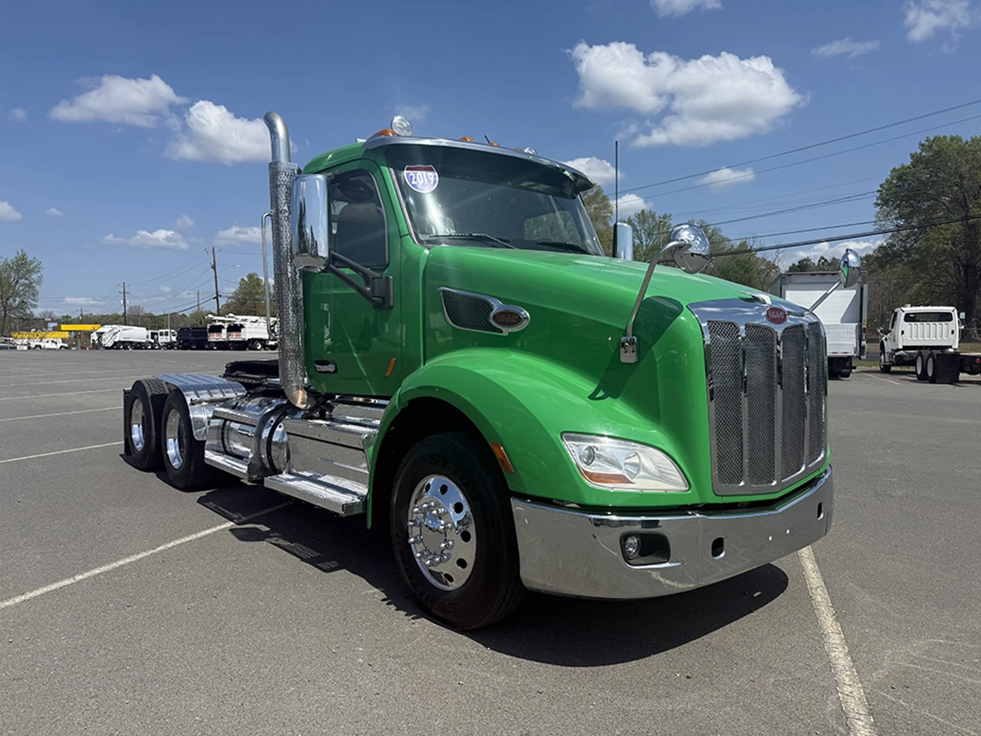 2019 Peterbilt 579 - image 2
