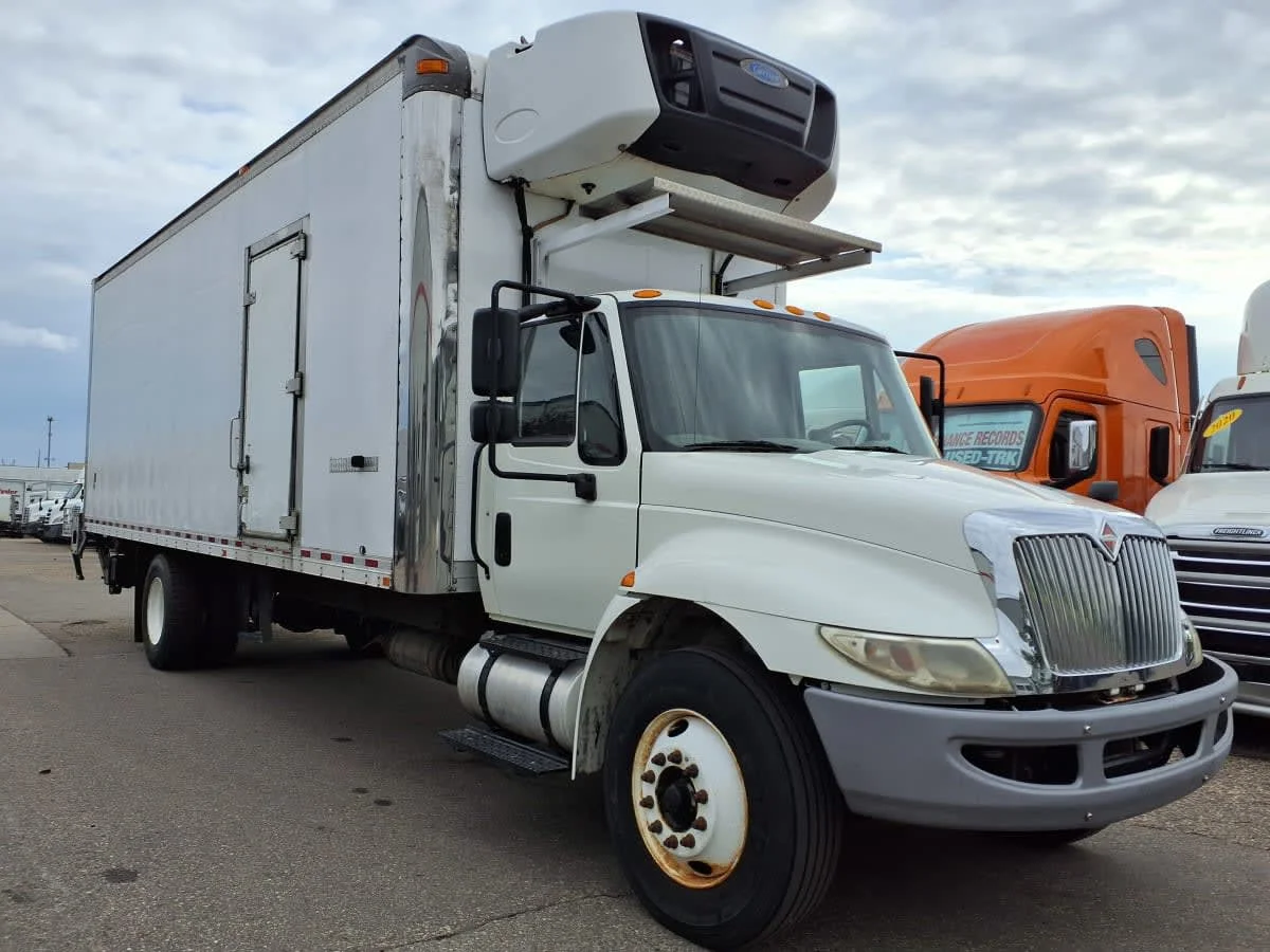 2017 International 4300 in Minneapolis, MN — photo 3