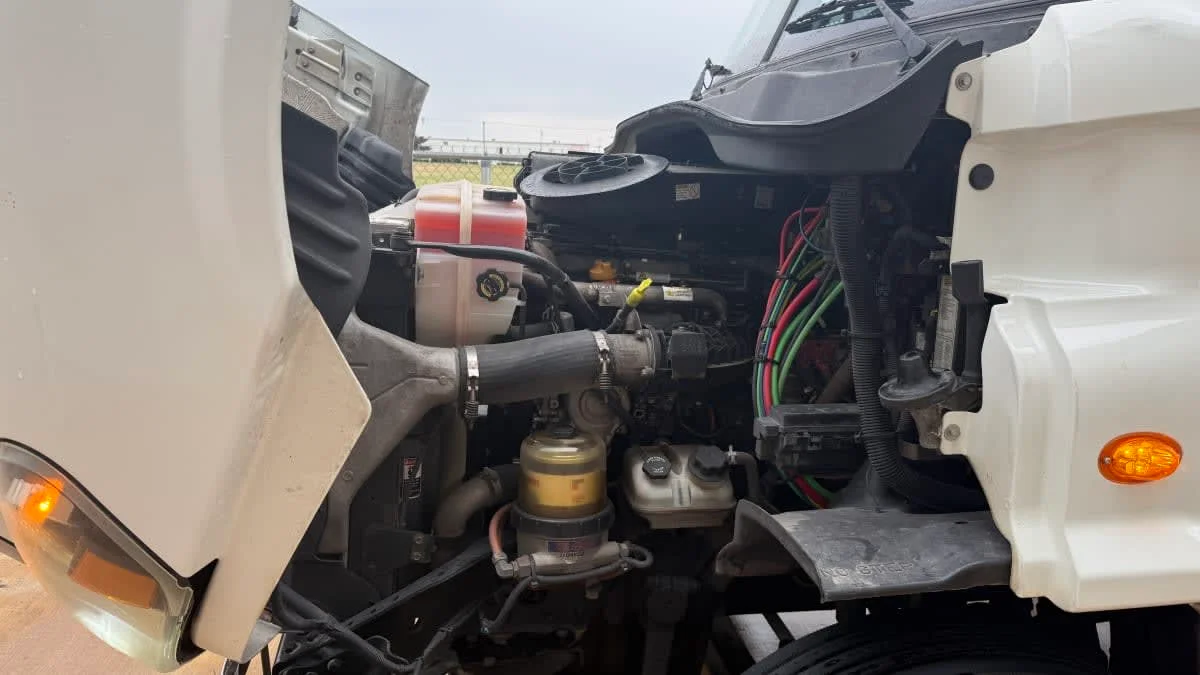 2017 Freightliner Cascadia - image 11