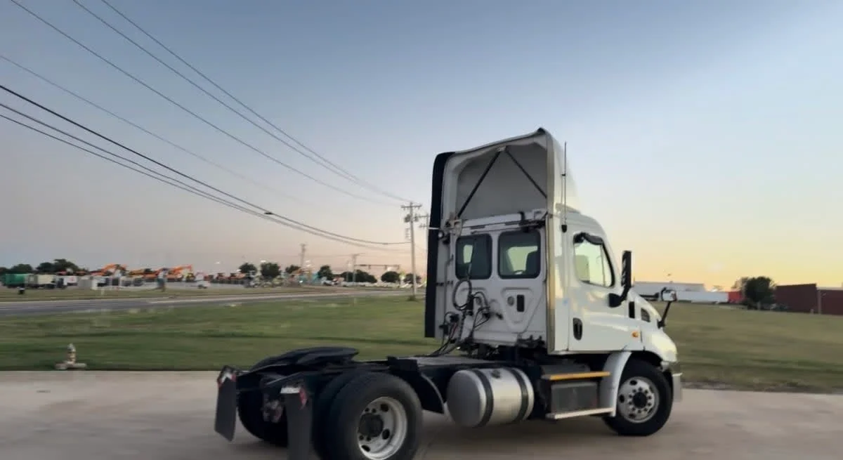 2017 Freightliner Cascadia in Oklahoma City, OK — photo 4