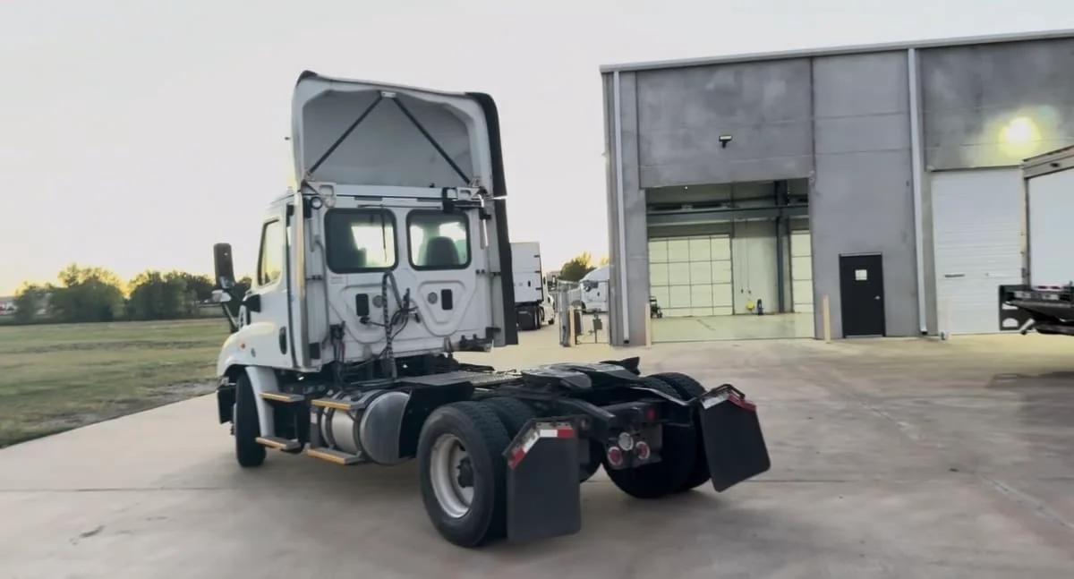 2017 Freightliner Cascadia in Oklahoma City, OK — photo 6