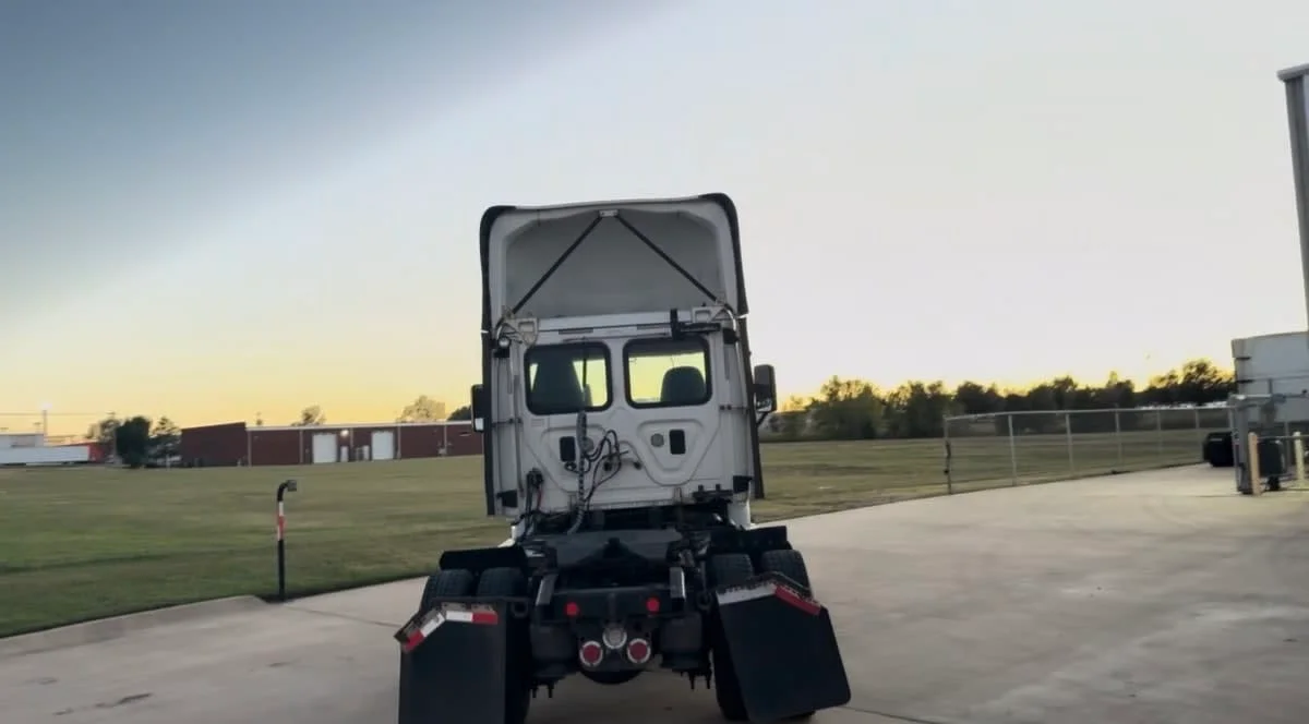 2017 Freightliner Cascadia in Oklahoma City, OK — photo 5