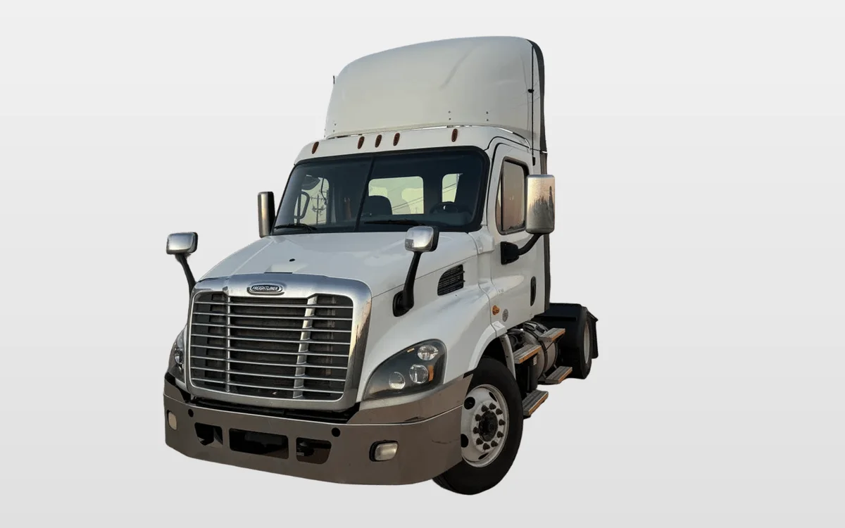 2017 Freightliner Cascadia - image 1