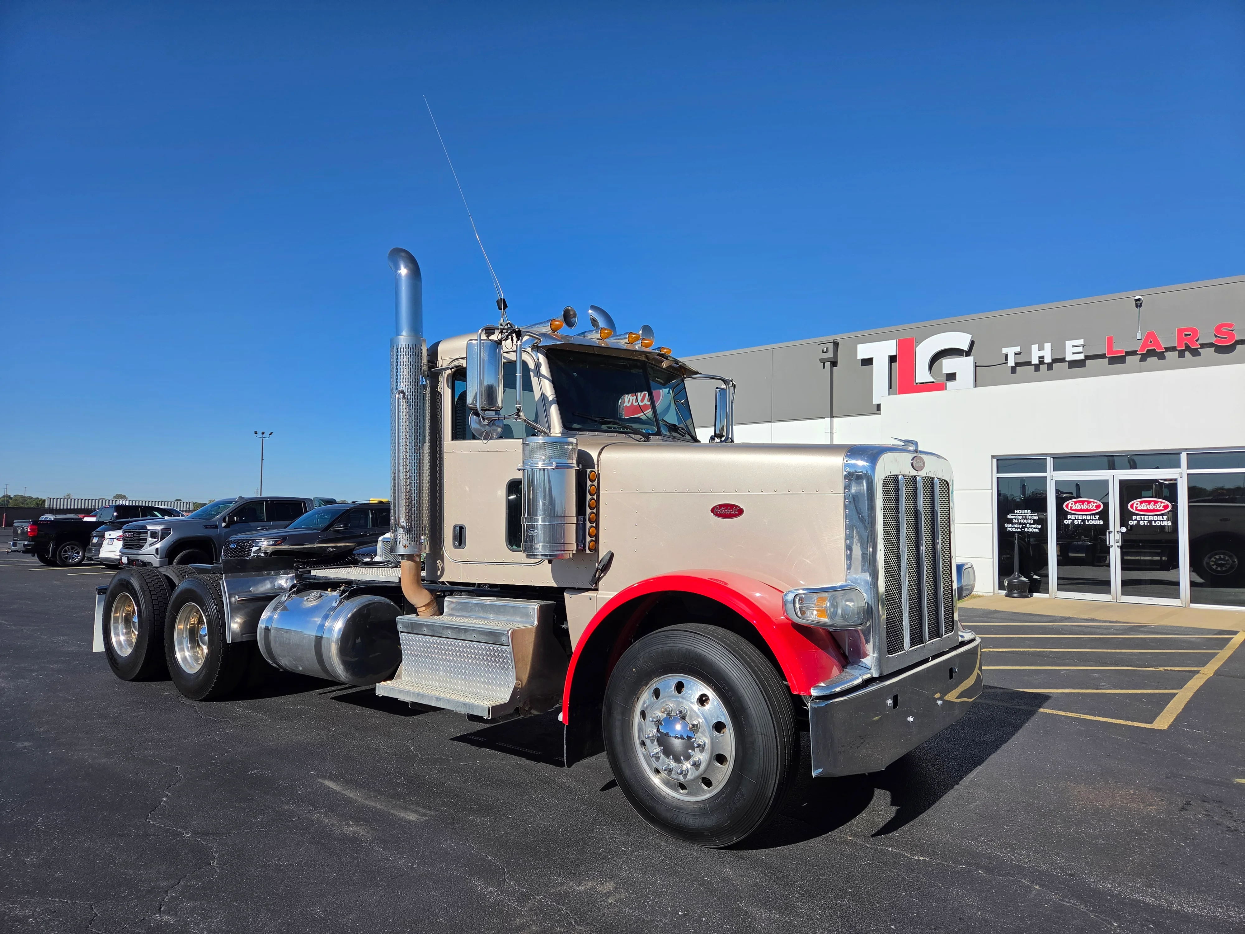 2018 Peterbilt 389 in Springfield, MO — photo 4