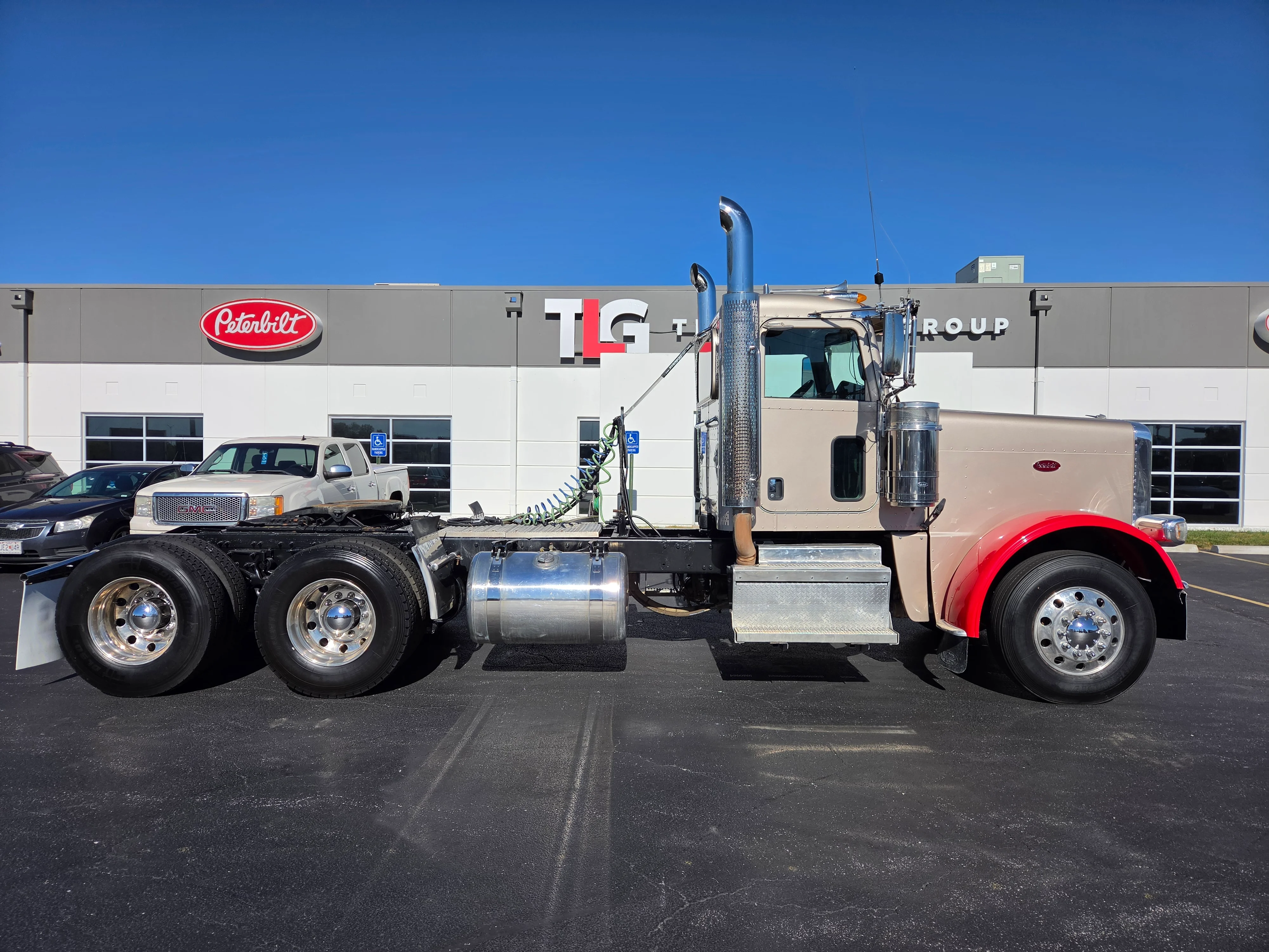 2018 Peterbilt 389 in Springfield, MO — photo 5