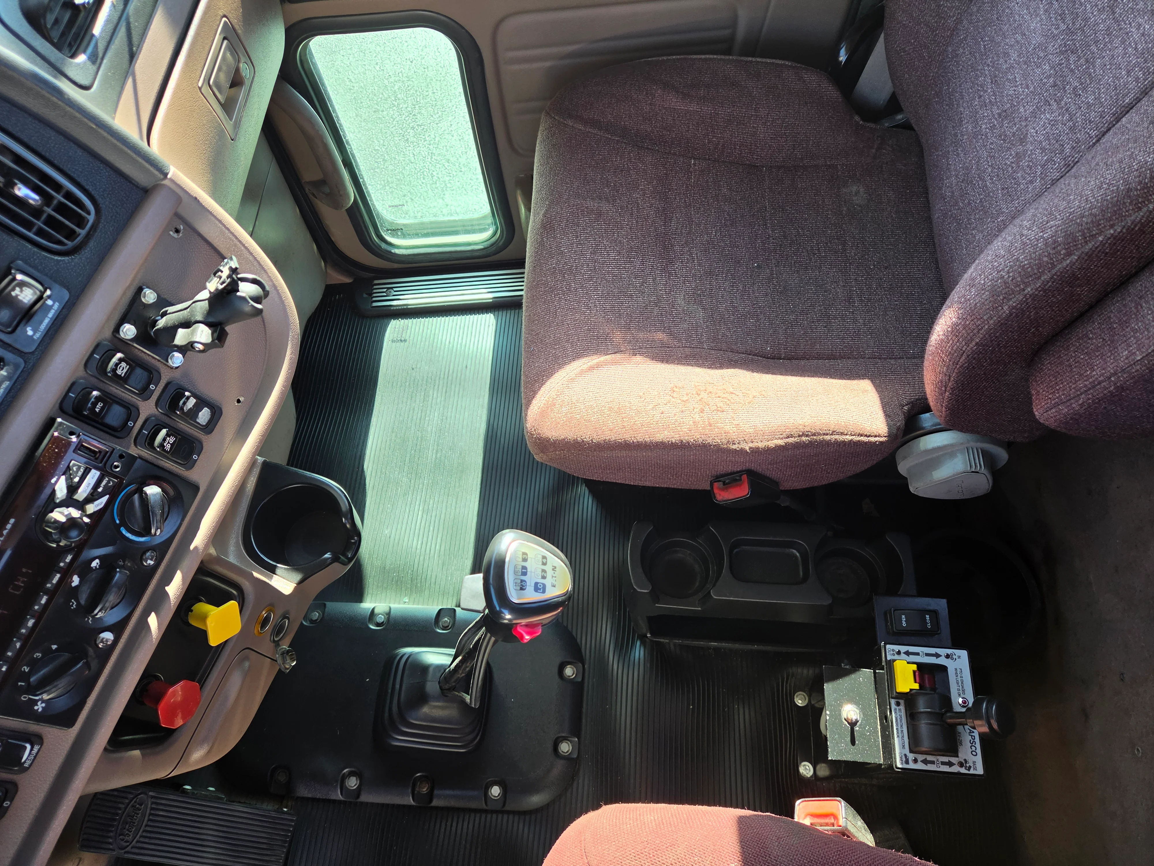 2018 Peterbilt 389 in Springfield, MO — photo 12