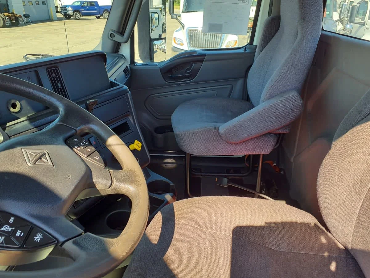 2019 International LT in Oak Creek, WI — photo 7
