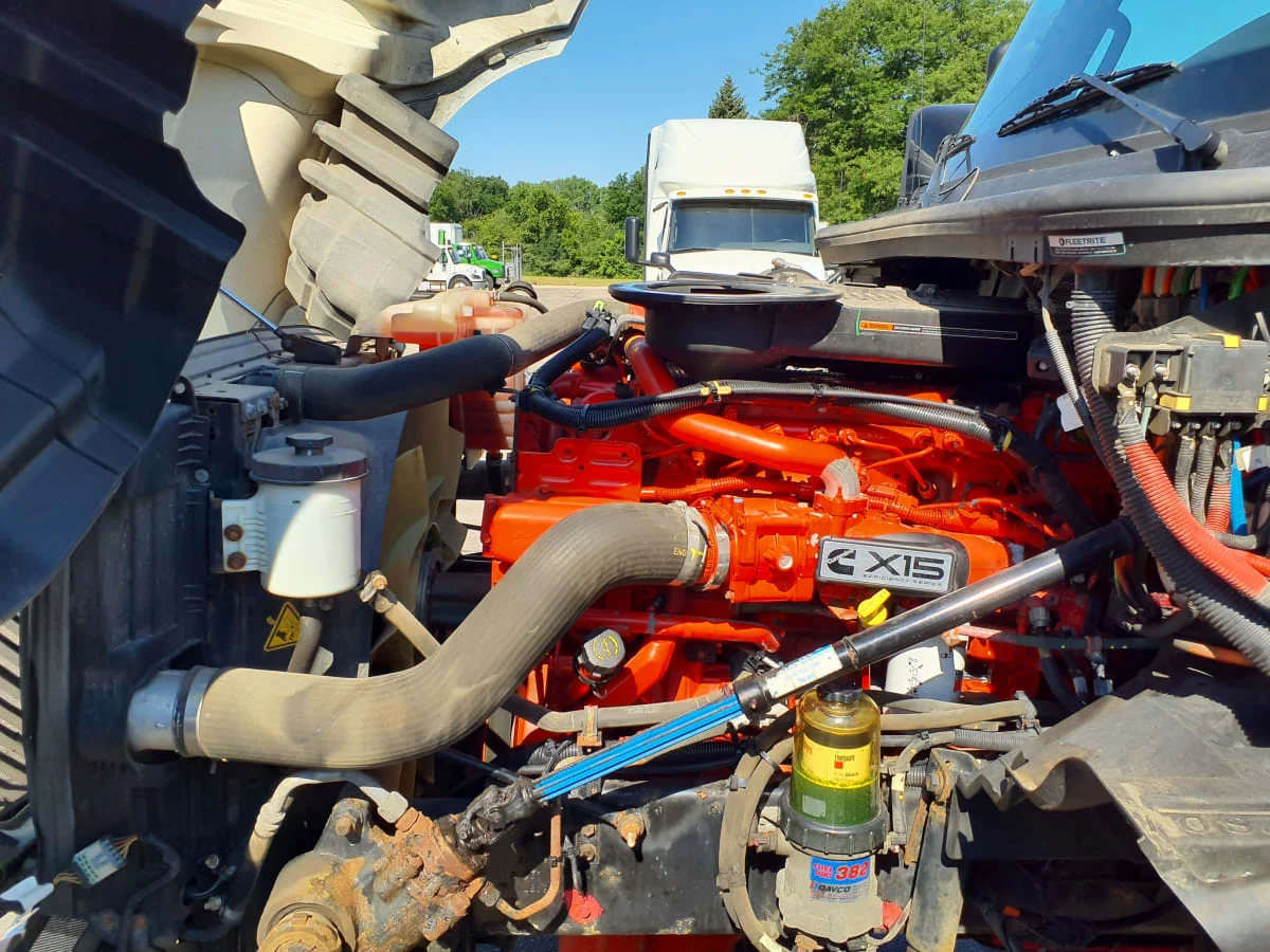2019 International LT in Oak Creek, WI — photo 8