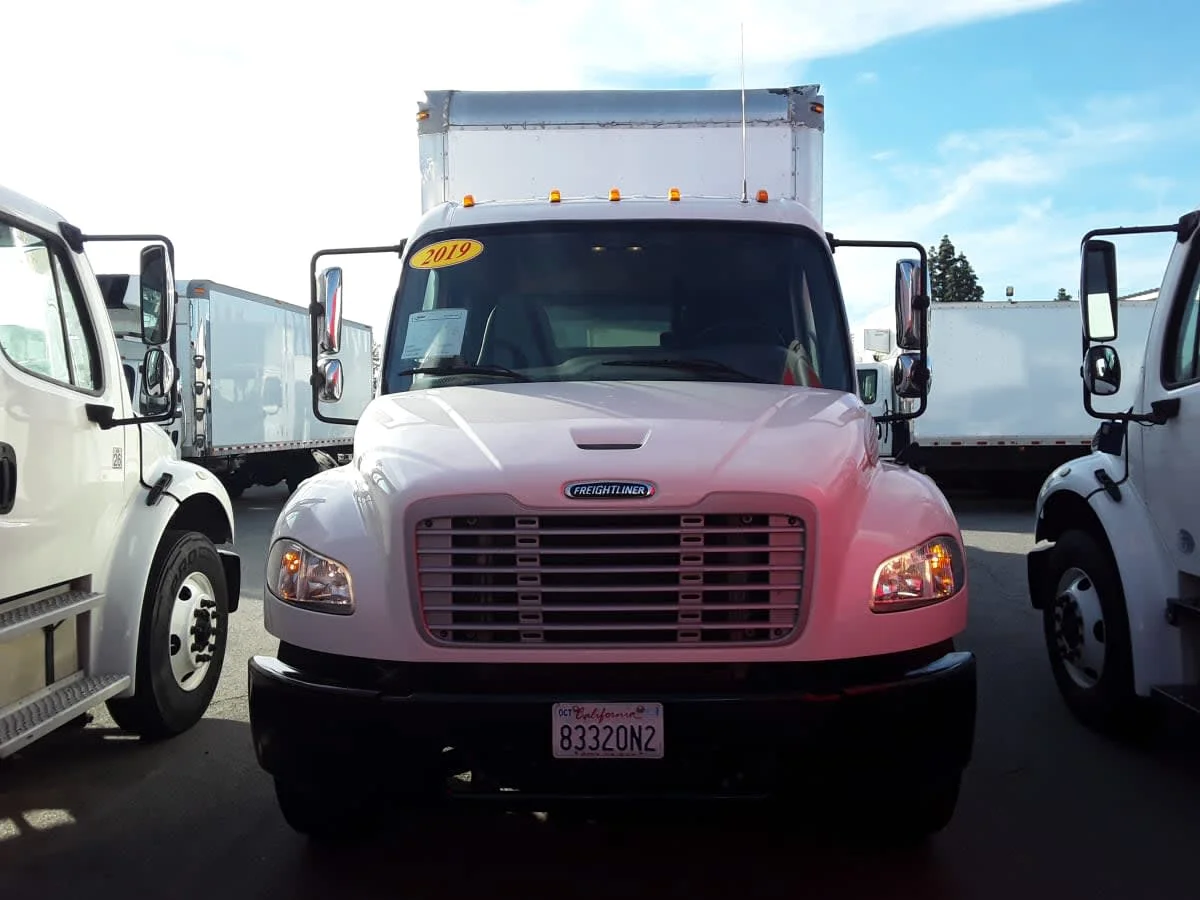 2019 Freightliner M2 106 - image 2