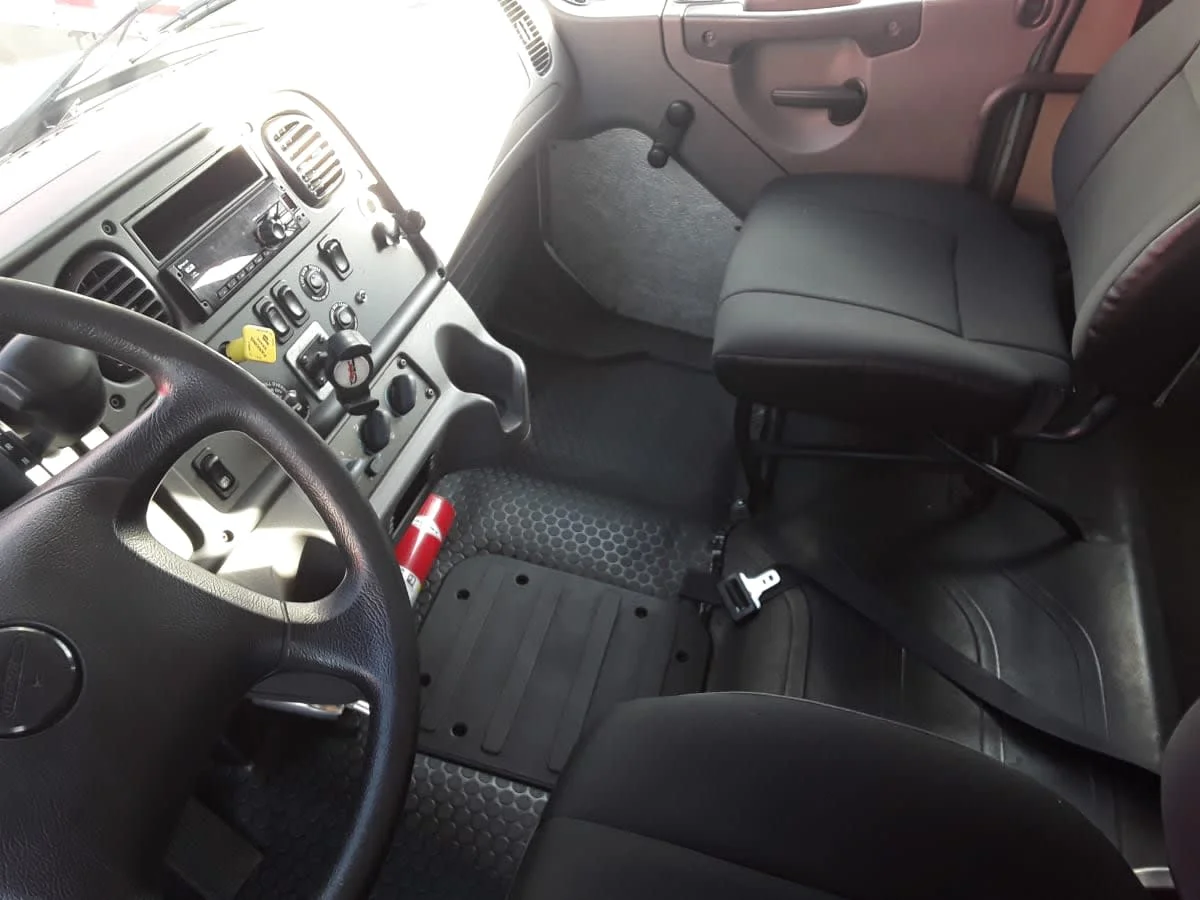 2019 Freightliner M2 106 - image 7