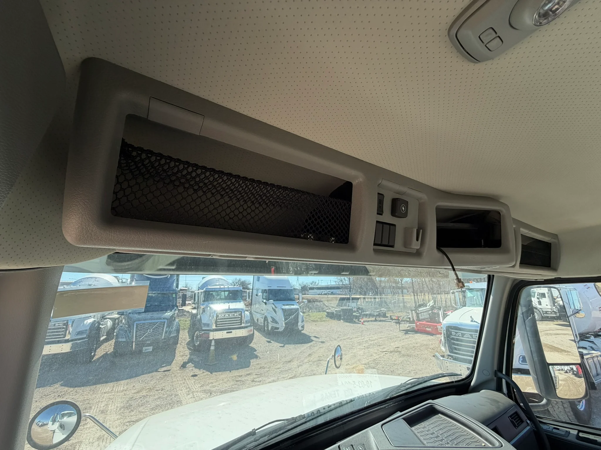2024 Volvo VHD 300 in Fort Worth, TX — photo 15