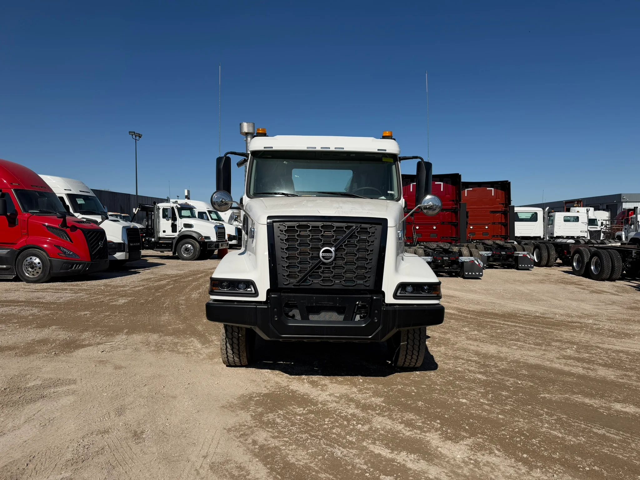 2024 Volvo VHD 300 in Fort Worth, TX — photo 2