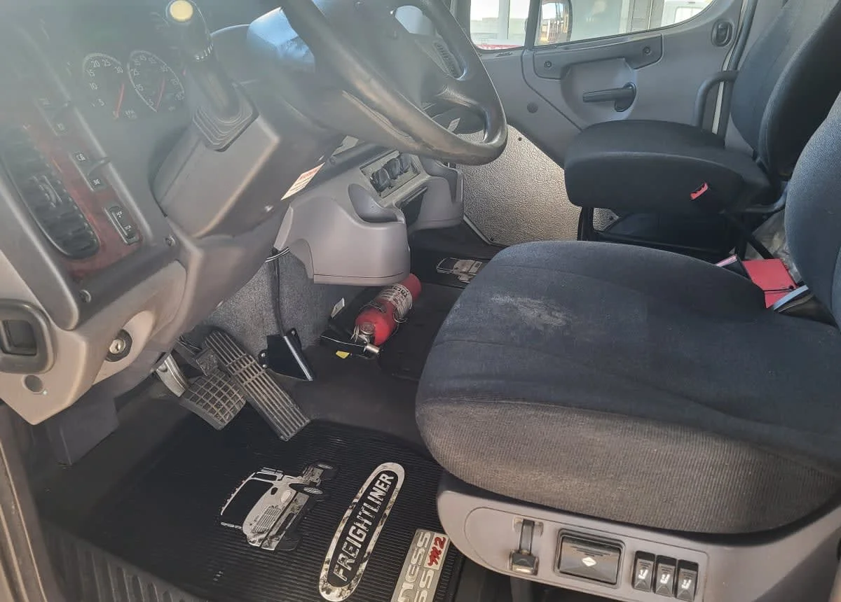 2019 Freightliner M2 106 - image 10