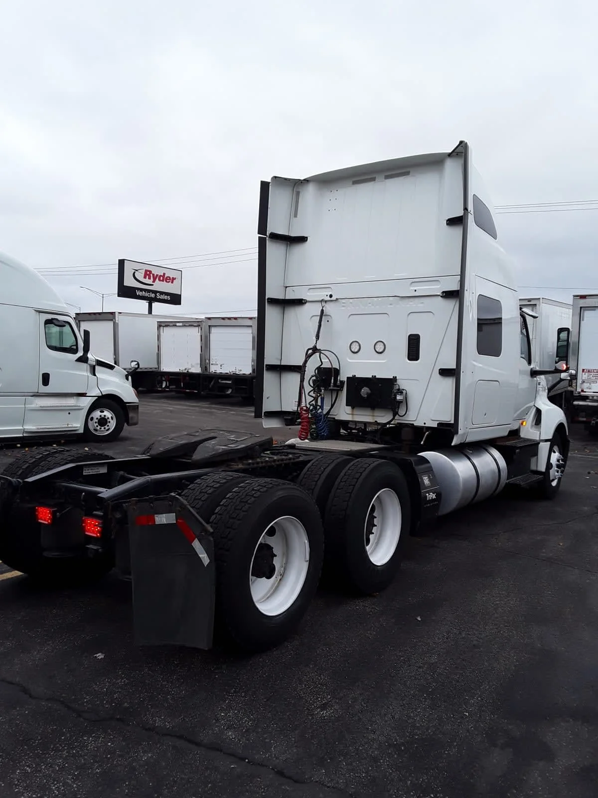 2020 International LT in Bolingbrook, IL — photo 4