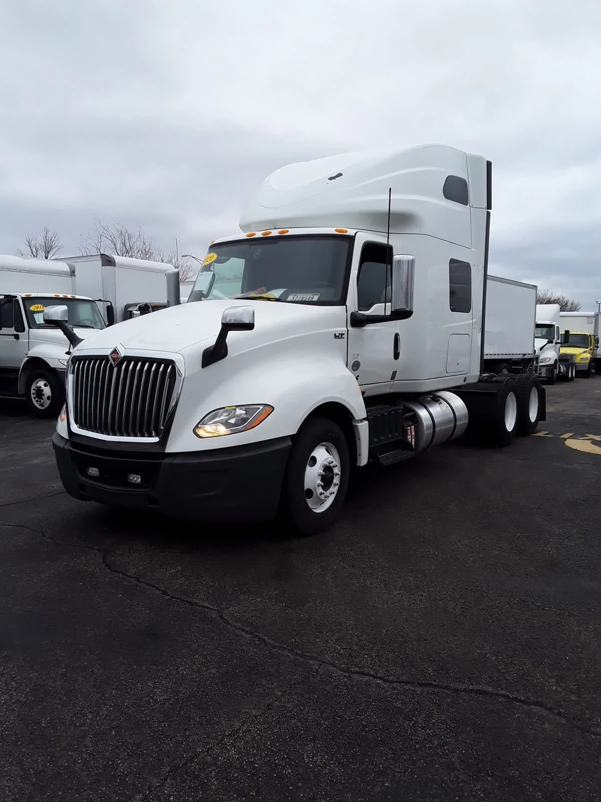 2020 International LT in Bolingbrook, IL
