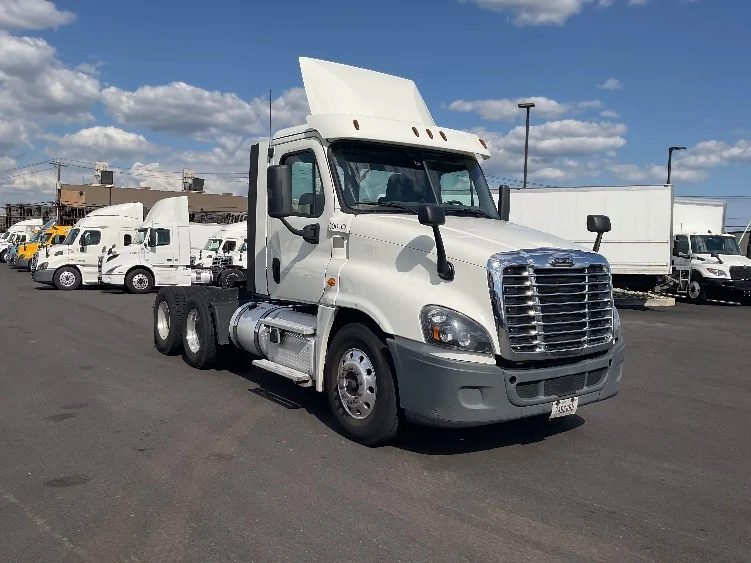2018 Freightliner Cascadia in Linden, NJ