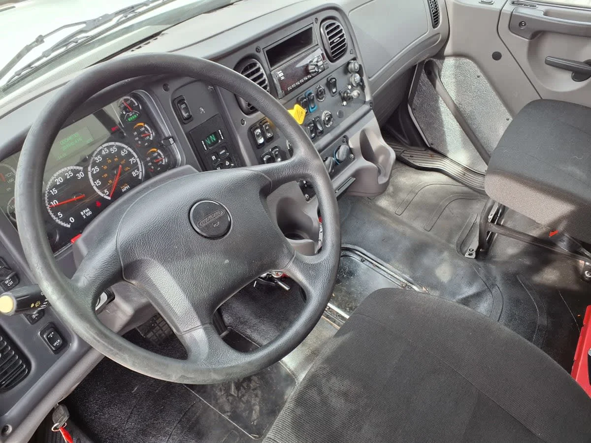 2020 Freightliner M2 106 in Warwick, RI — photo 7
