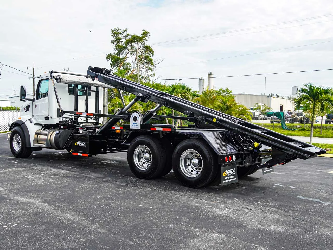 2025 Peterbilt 548 — photo 5