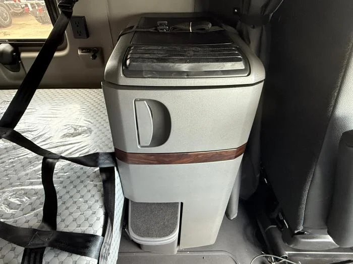 2026 International LT - image 19