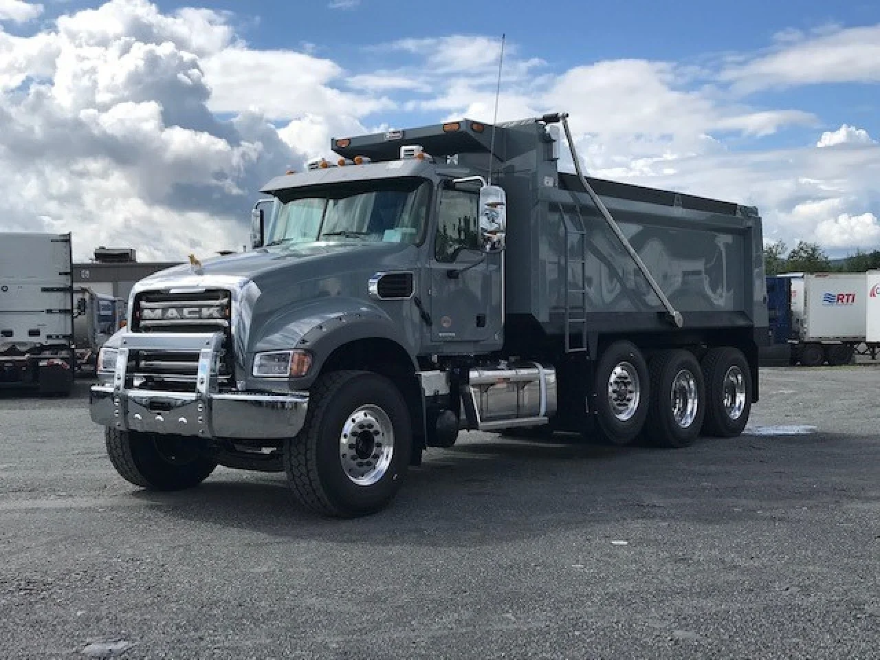 2027 Mack Granite in Dunmore, PA — photo 2