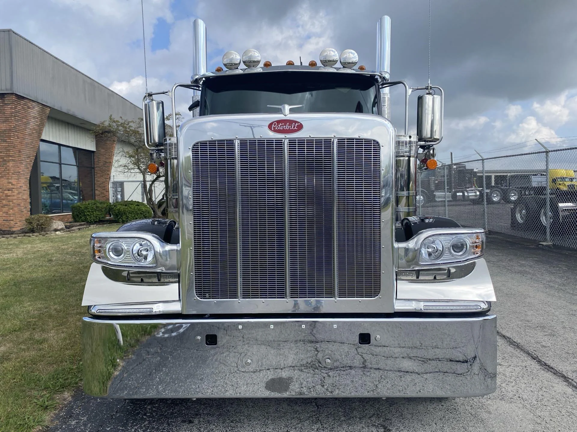 2026 Peterbilt 589 - image 3