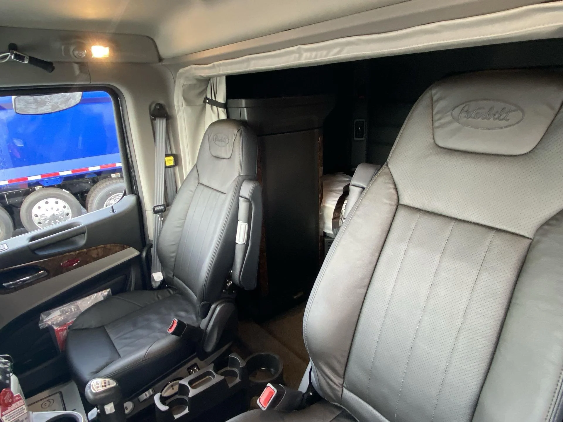 2026 Peterbilt 589 - image 12