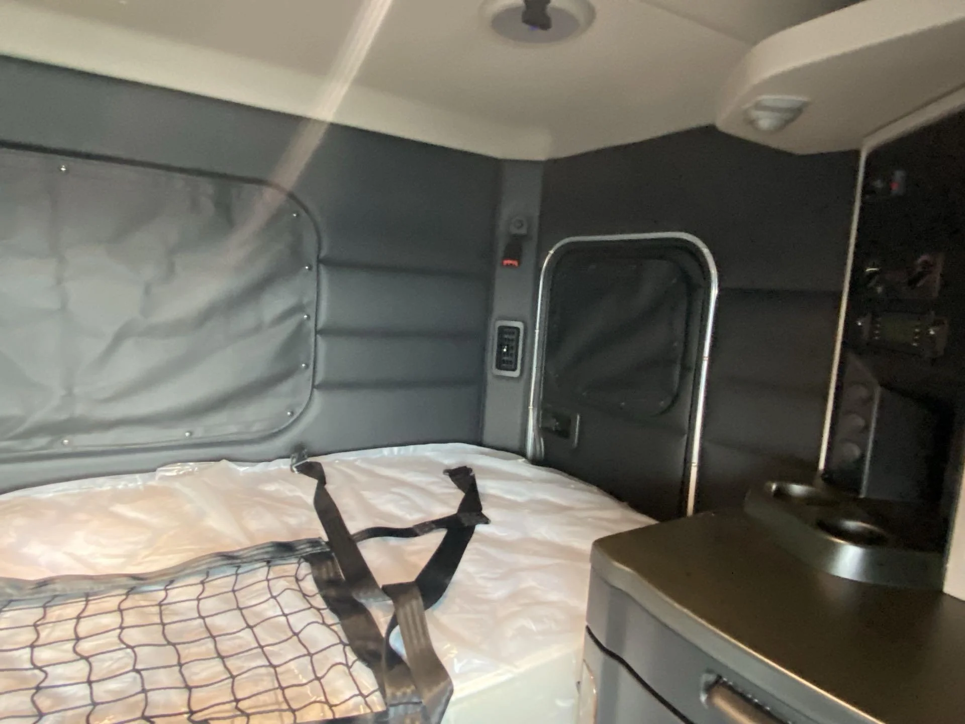 2026 Peterbilt 589 - image 14