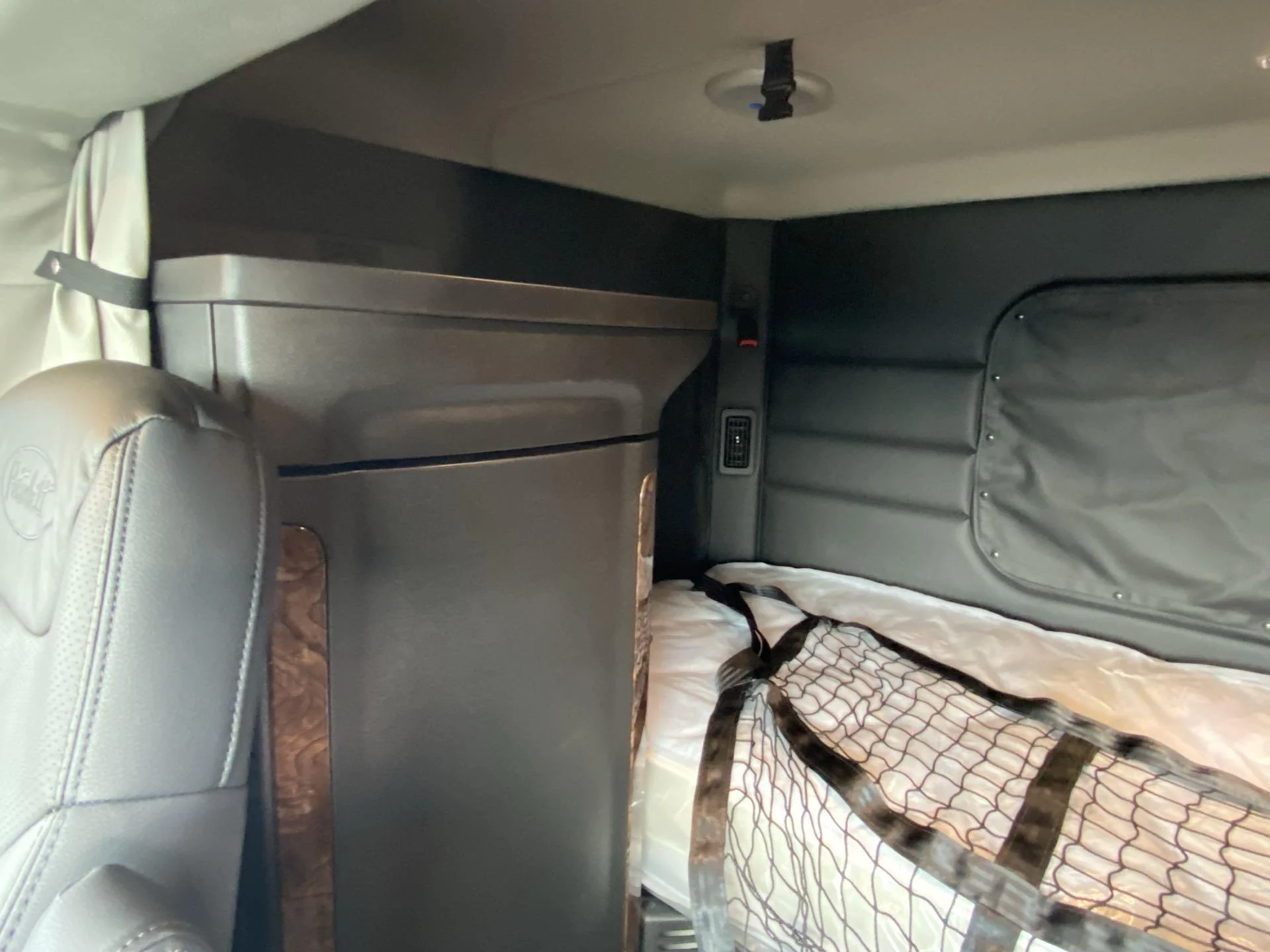 2026 Peterbilt 589 - image 13