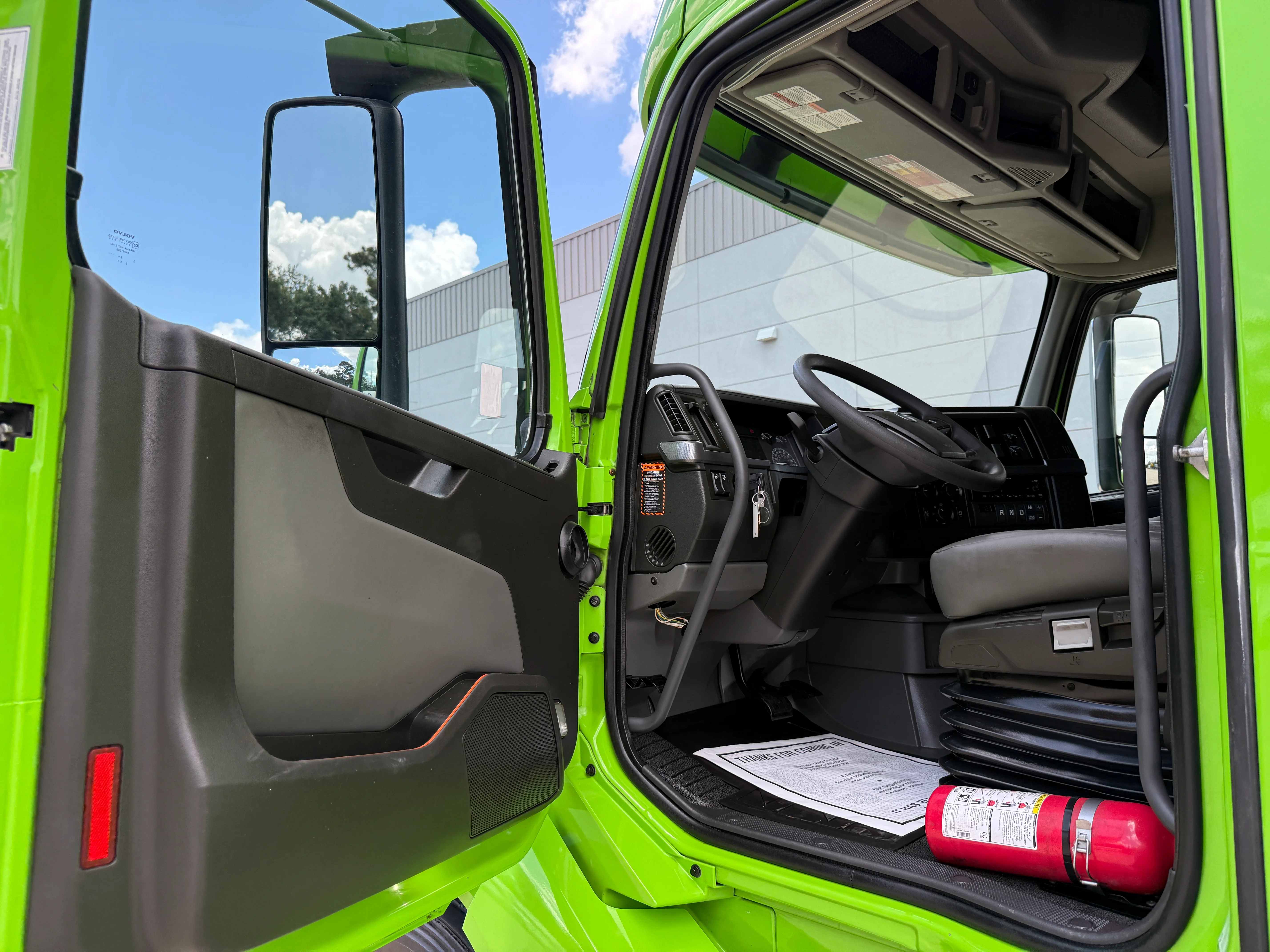 2024 Volvo VNL 760 - image 9