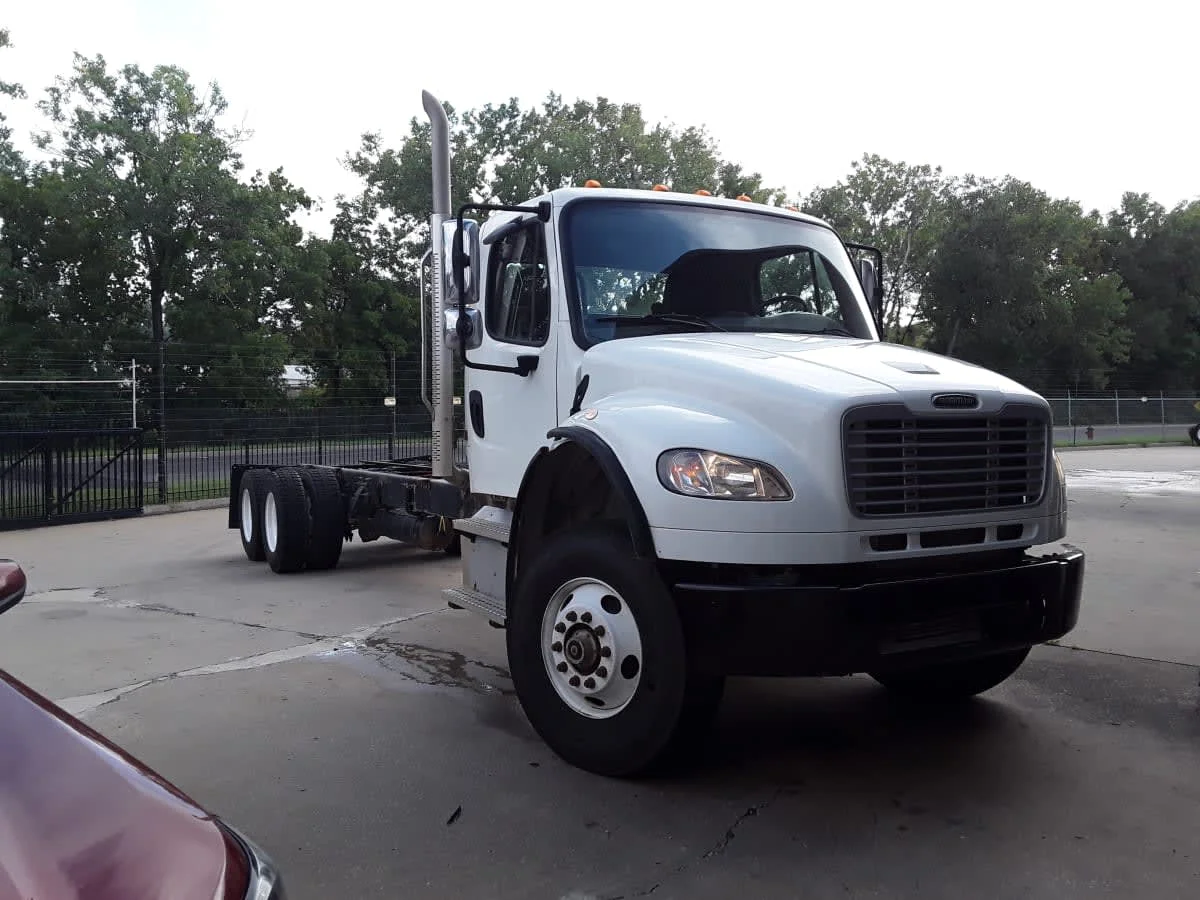 2020 Freightliner M2 106 in Kansas City, MO — photo 3