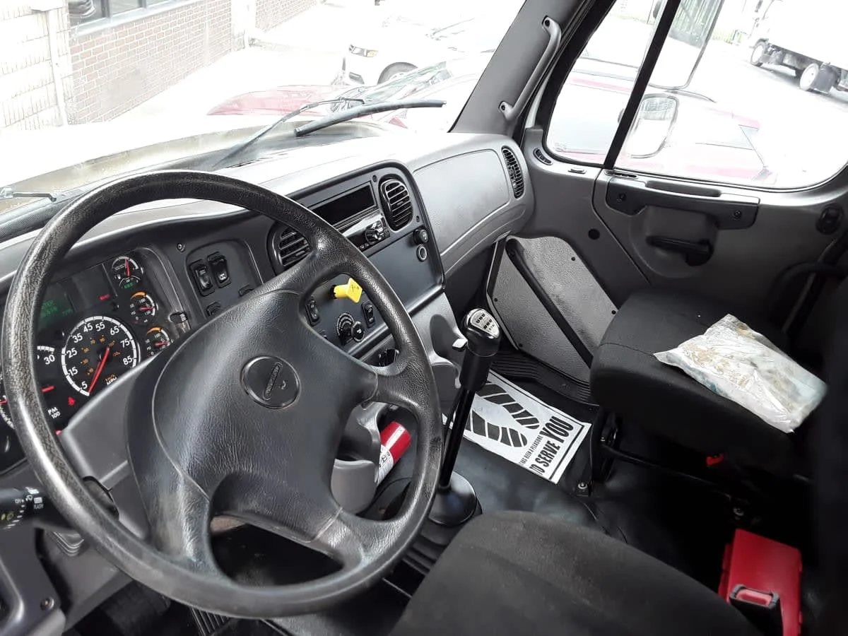 2020 Freightliner M2 106 in Kansas City, MO — photo 7