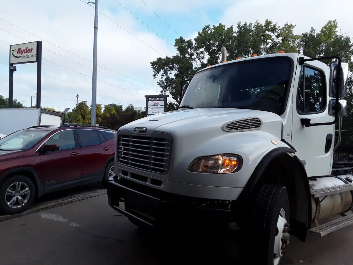 2020 Freightliner M2 106 in Kansas City, MO — photo 9