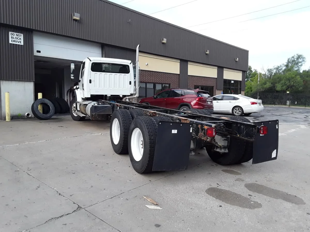 2020 Freightliner M2 106 in Kansas City, MO — photo 6