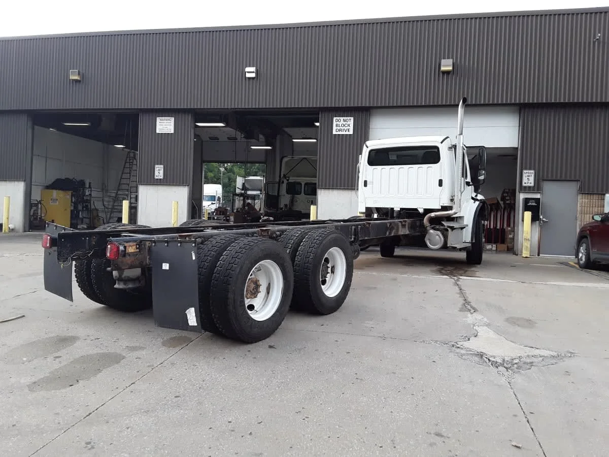 2020 Freightliner M2 106 in Kansas City, MO — photo 4