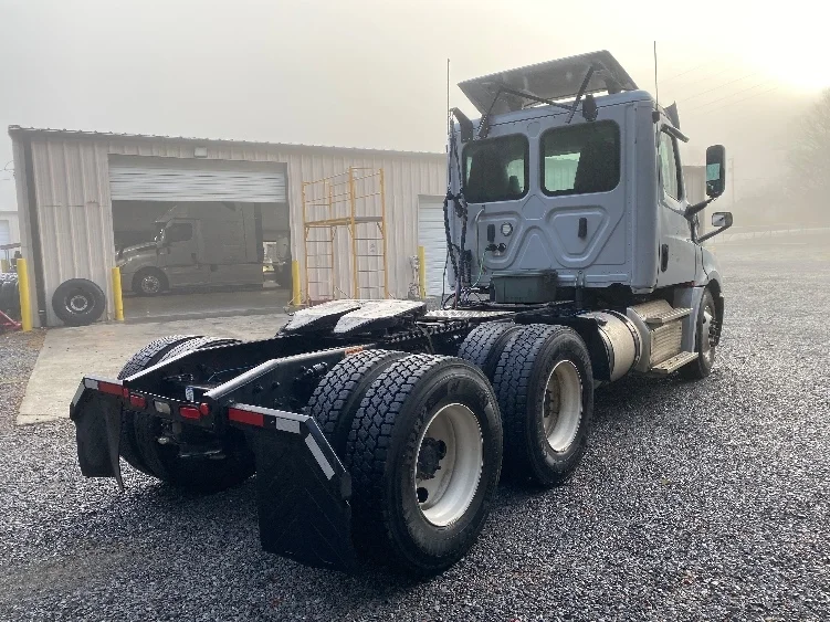 2019 Freightliner Cascadia in Cleveland, TN — photo 6