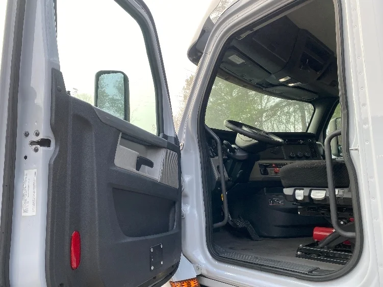 2019 Freightliner Cascadia in Cleveland, TN — photo 8