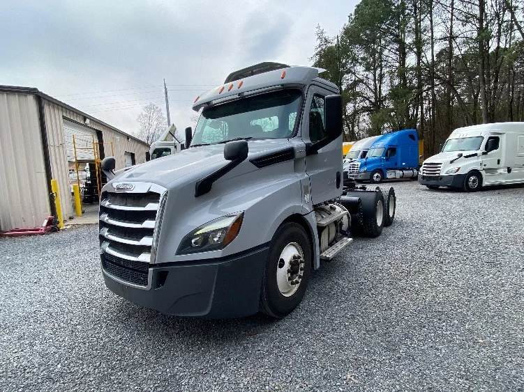 2019 Freightliner Cascadia in Cleveland, TN — photo 2