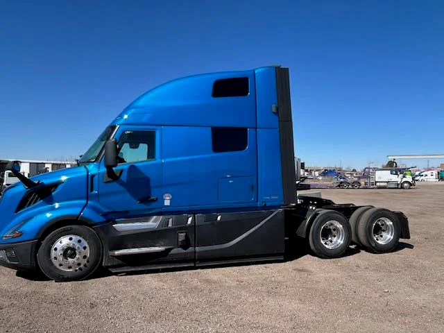 2026 Volvo VNL 860 - image 3