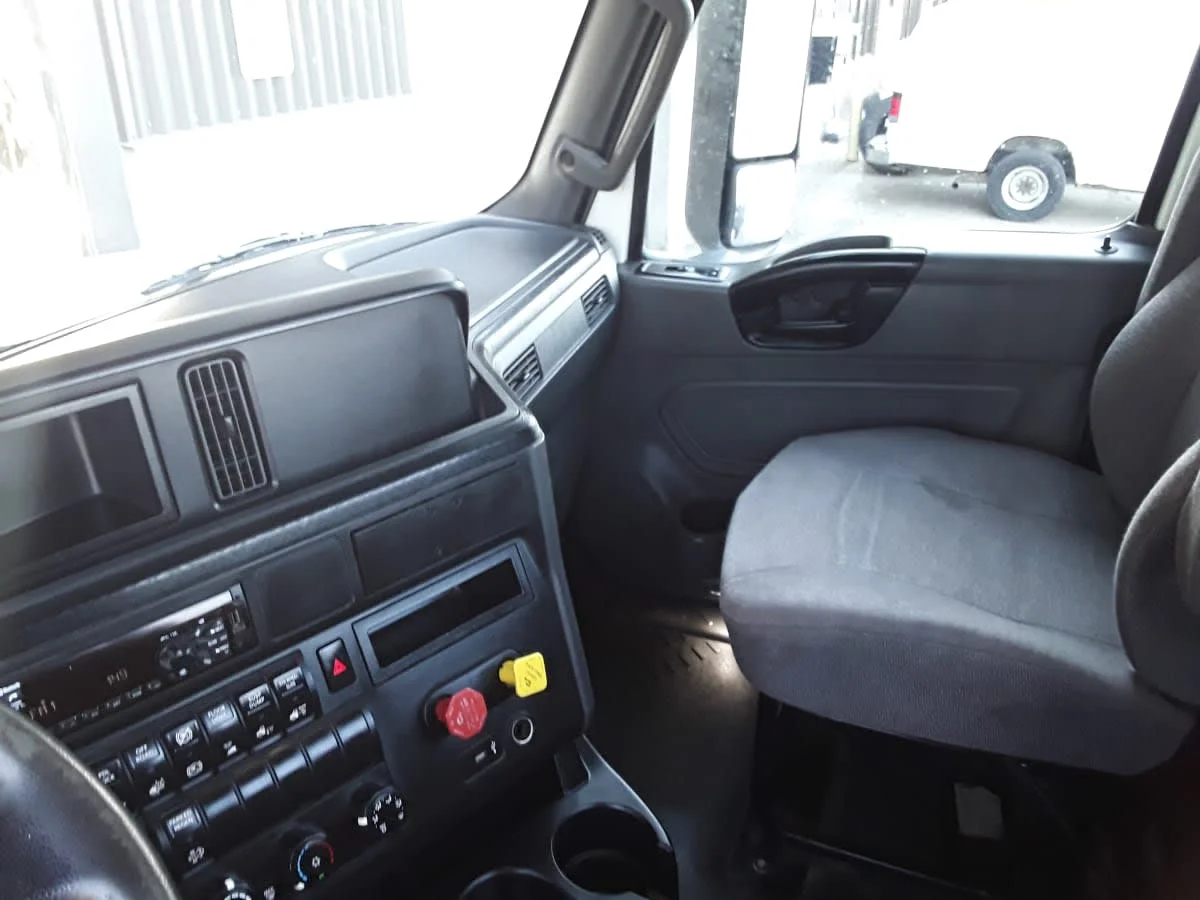 2020 International LT in Kansas City, MO — photo 8