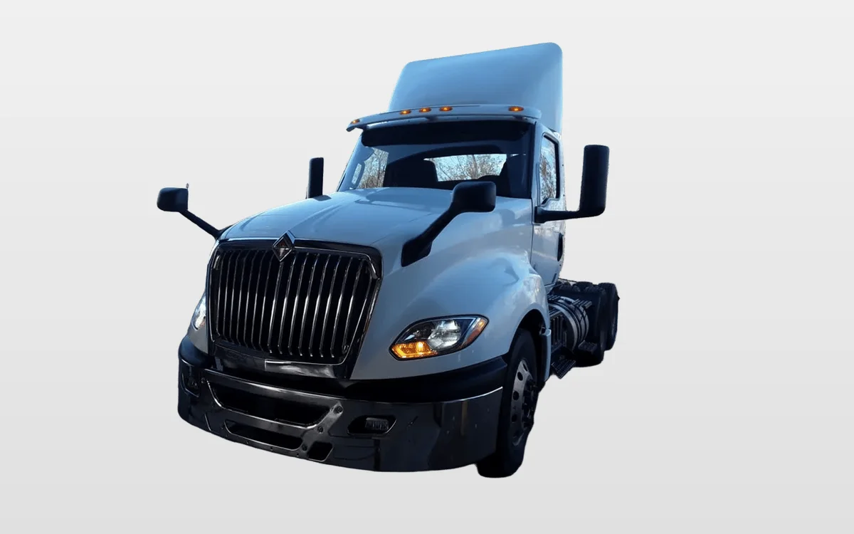 2020 International LT - image 1