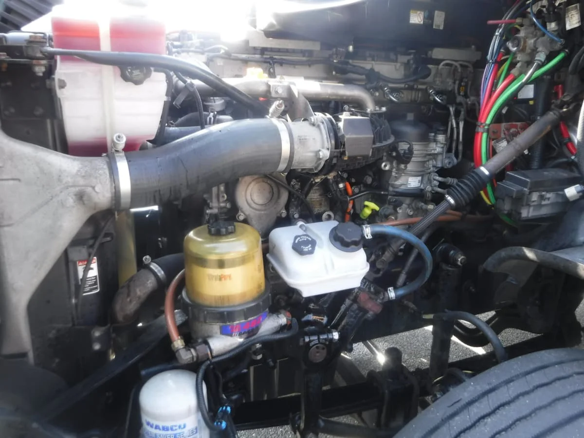 2017 Freightliner Cascadia - image 7