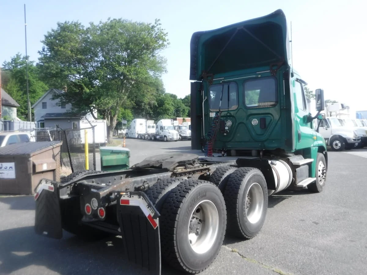 2017 Freightliner Cascadia - image 4