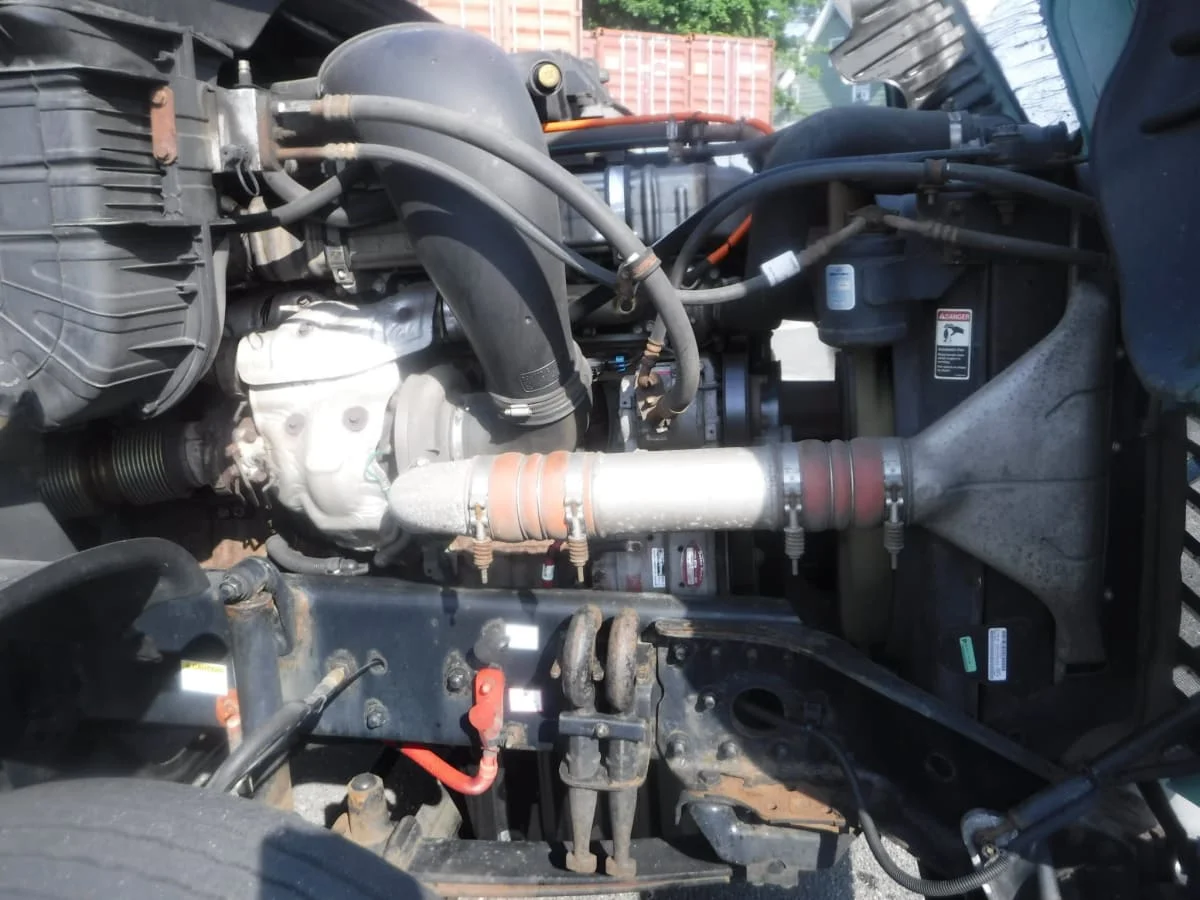 2017 Freightliner Cascadia - image 8